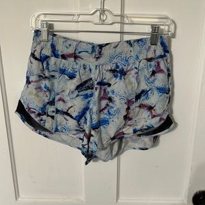 Women’s lululemon 4” Hotty Hot Shorts LR Size 8